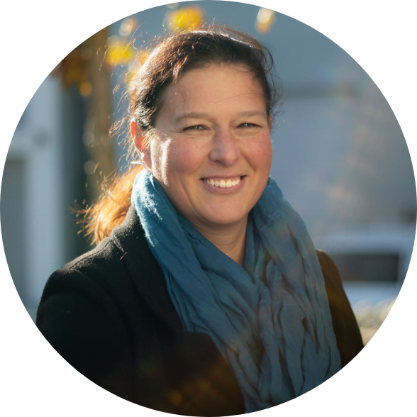 Kelly Russell Headshot